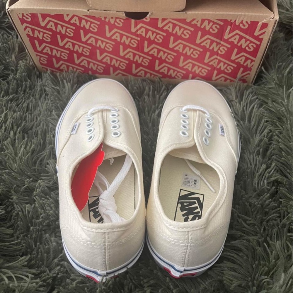 White Vans Women’s 8.5